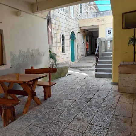 Antonia * Račišće