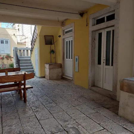 Antonia Apartman Račišće