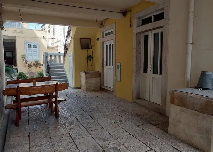 Antonia شقة Račišće