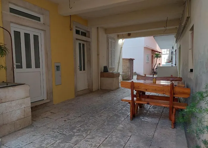 Antonia شقة Račišće