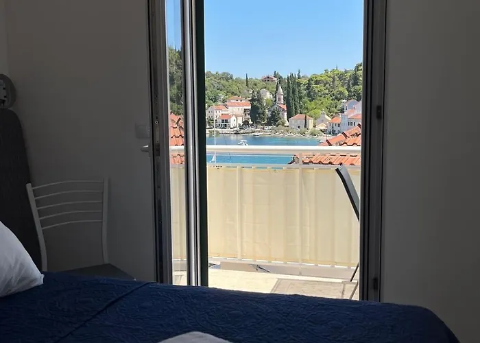 Antonia شقة Račišće